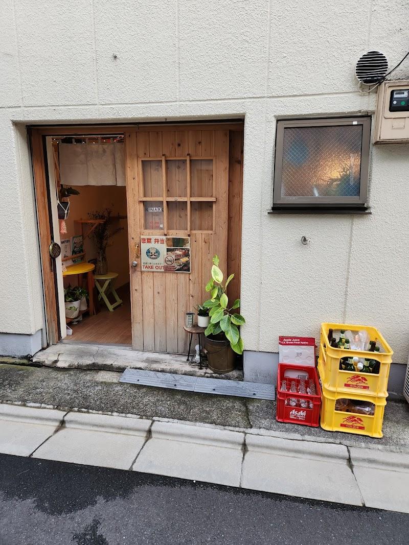 立呑屋きなこ(STANDING BAR KINAKO)の外観・店内写真
