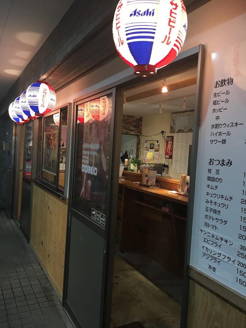 立ち飲みばんの外観・店内写真