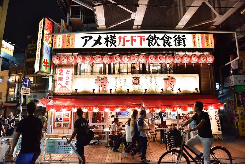 アメ横ガード下飲食街の写真